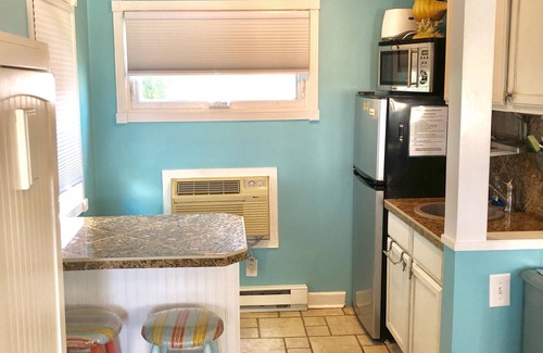 South Rehoboth Condo | Beach Bliss! Cozy Ocean-Block Efficiency – 150 Steps to Sand, Partial Weeks OK!
