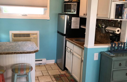 South Rehoboth Condo | Beach Bliss! Cozy Ocean-Block Efficiency – 150 Steps to Sand, Partial Weeks OK!