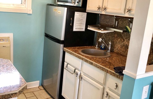 South Rehoboth Condo | Beach Bliss! Cozy Ocean-Block Efficiency – 150 Steps to Sand, Partial Weeks OK!