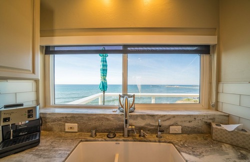Ocean Beach Condo | Beach Bliss Haven and beachfront Beauty with two parking spaces