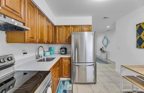 Oakland Park Apartment | Beach Bliss in Oakland: 10 Min!