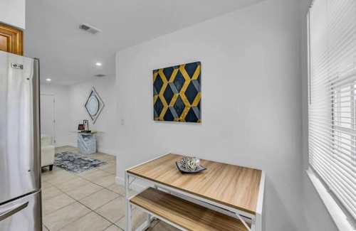 Oakland Park Apartment | Beach Bliss in Oakland: 10 Min!