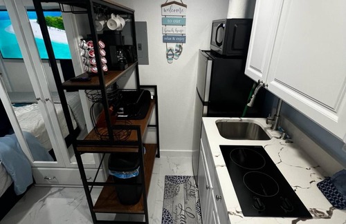 Lake Ridge Apartment | Beach Bliss Studio 5 minutes to beach