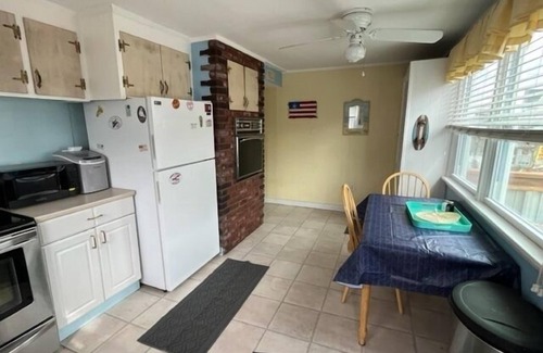 Sea Isle City House | Beach Block Duplex with Fenced in Yard