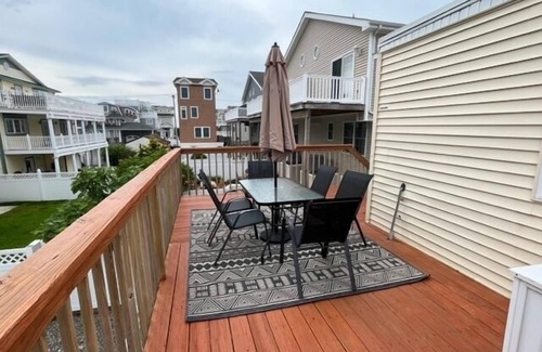 Sea Isle City House | Beach Block Duplex with Fenced in Yard