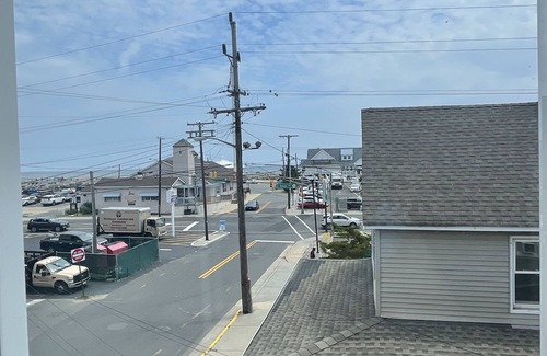 Rumson Apartment | BEACH BLOCK, ONE BEDROOM, THIRD FLOOR W/TERRACE