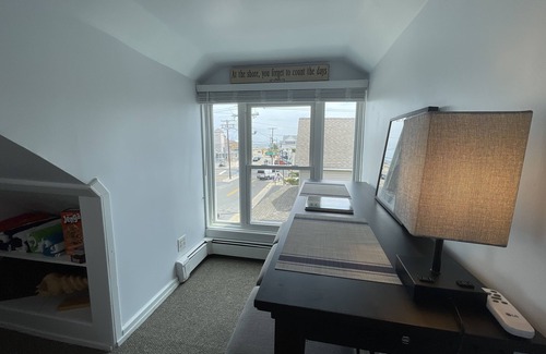 Rumson Apartment | BEACH BLOCK, ONE BEDROOM, THIRD FLOOR W/TERRACE