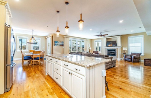 North End Condo | BEACH BLOCK ONLY STEPS TO BOARDWALK. 5 BR/3 BATH. Private Elevator