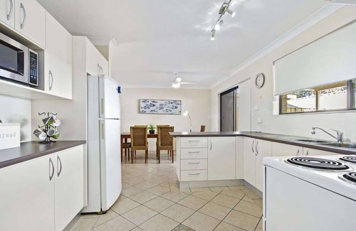 Mollymook House | Beach Breeze Summary: