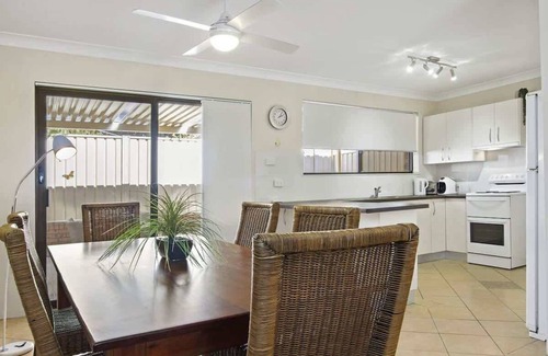 Mollymook House | Beach Breeze Summary: