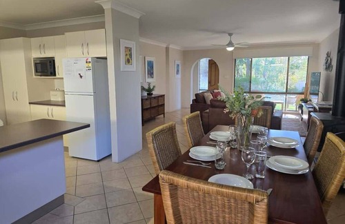 Mollymook House | Beach Breeze Summary:
