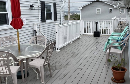 Hampton Condo | Beach Bum Bungalow offers stunning sunset marsh views just 400 ft to the beach.