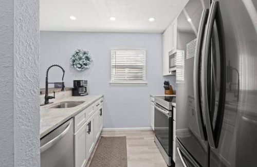 Silver Sands House | Beach Bum Club with Beach Gear included, 6 min walk to beach, BBQ, pet friendly
