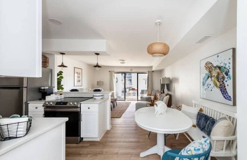 North Carolina Coast Apartment | Beach Bungalow 1 block to the beach! Pool