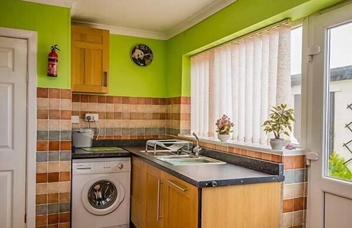 Kinmel Bay Cottage | BEACH BUNGALOW, family friendly, country holiday cottage in Rhyl
