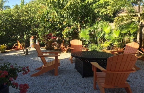 Central Naples House | Beach Bungalow only 10 Blocks to Park Shore Beaches!