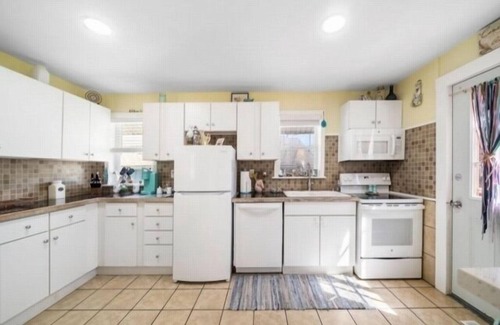 North Carolina Coast Cottage | Beach Cabin - perfect for your family getaway! Pet Friendly! by RedAwning