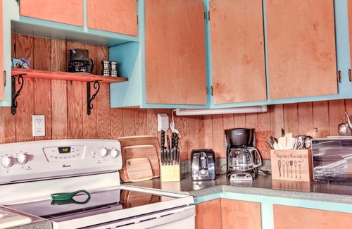 Ocean Park House | Beach Cabin, Romantic, 5 min to beach, Private (Looney)