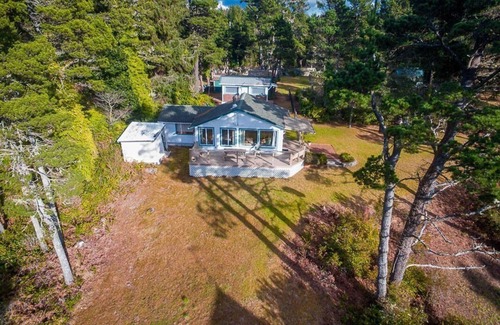 Ocean Park House | Beach Cabin, Romantic, 5 min to beach, Private (Looney)