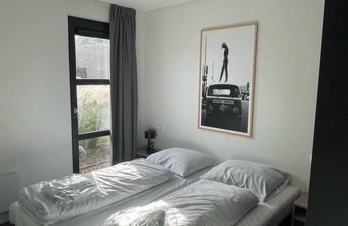 Enkhuizen Ski Chalet | Beach chalet on the Ijsselmeer, sea view, 2 bedrooms, dogs allowed