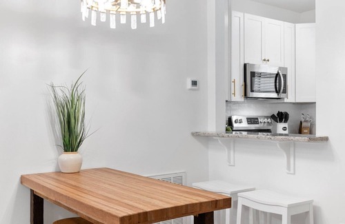 Wilmington Condo | Beach/City Escape 1 bed 1 bath condo with pool!