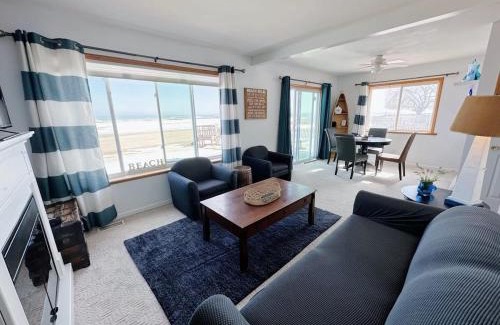 Oscoda House | Beach Club of Oscoda Beach House on Lake Huron