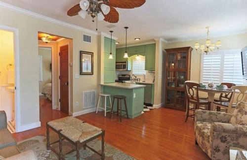 Clearwater Beach Resort | Beach Condo With Heated Pool, Coral Resort A1