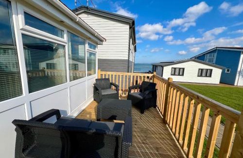 Westleigh Ski Chalet | Beach Cottage 33, Just a Short Stroll to the Beach