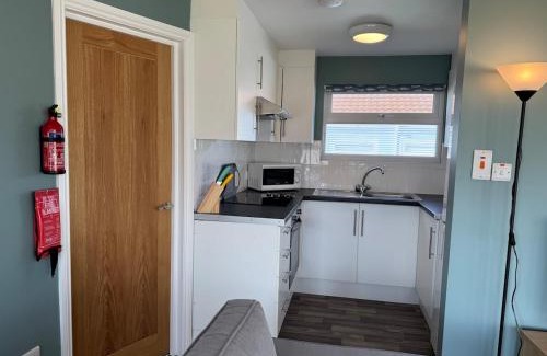 Westleigh Ski Chalet | Beach Cottage 33, Just a Short Stroll to the Beach