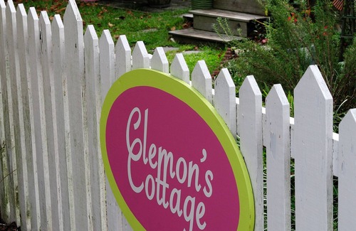 Historic Downtown Manteo Cottage | Beach cottage in the heart old town Manteo 0BX. welcome