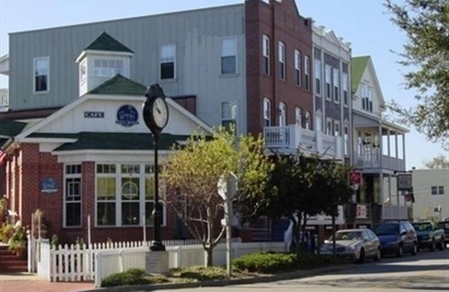 Historic Downtown Manteo Cottage | Beach cottage in the heart old town Manteo 0BX. welcome