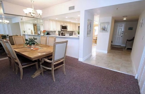 Indian Shores Condo | Beach Cottage, Indian Shores, FL. Oceanfront View Condo on Beach