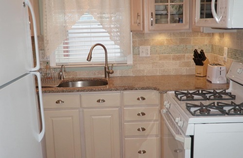 Ortley Beach Cottage | Beach Cottage Newark Ave Lavallette NJ. 1 block to beach. 3 night min.