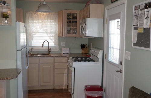 Ortley Beach Cottage | Beach Cottage Newark Ave Lavallette NJ. 1 block to beach. 3 night min.