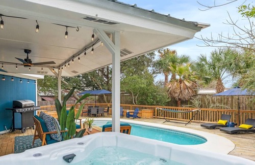 Fort Bay Cottage | Beach cottage w/private pool & hot tub