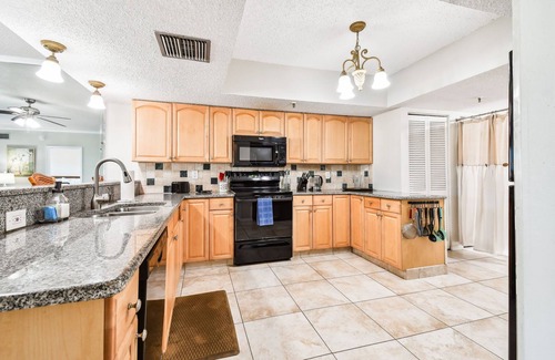 Indian Shores Condo | Beach Cottages Ocean & Pool View Condo!