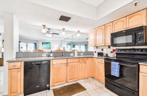 Indian Shores Condo | Beach Cottages Ocean & Pool View Condo!