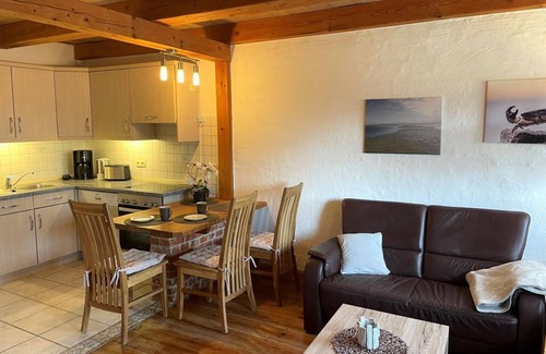 Vollerwiek Cottage | Beach crab - crowbar by the sea