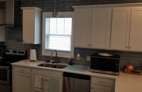 North Carolina Coast House | Beach Flexcation Destination! 1GB Internet/wifi and just seconds from the beach!