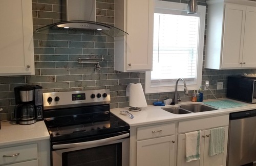 North Carolina Coast House | Beach Flexcation Destination! 1GB Internet/wifi and just seconds from the beach!