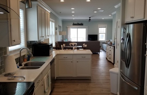 North Carolina Coast House | Beach Flexcation Destination! 1GB Internet/wifi and just seconds from the beach!