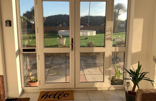 Lytham St. Anne's Apartment | Beach Front Apartment with Free Parking, St Annes