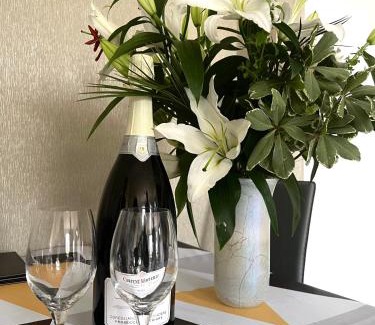 Lytham St. Anne's Apartment | Beach Front Apartment with Free Parking, St Annes