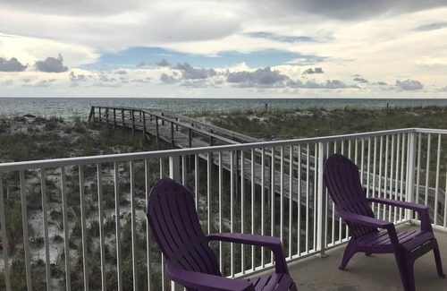 Pensacola Beach House | Beach Front Condo on the Gulf of Mexico. 2B/2B, Gated Community. Garage parking