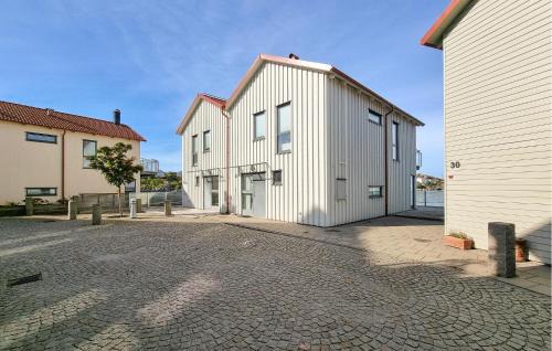 Roennaeng House | Beach Front Home In Rönnäng With Sauna