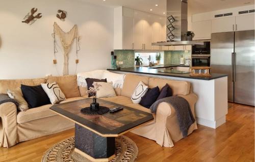 Roennaeng House | Beach Front Home In Rönnäng With Sauna