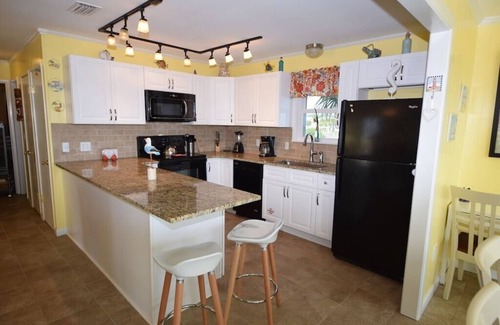 East End House | Beach Front house, Hot Tub, Game Room, Dog friendly, Fenced Yard! Gear credits!
