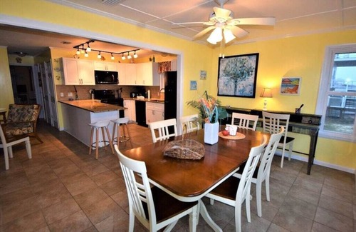 East End House | Beach Front house, Hot Tub, Game Room, Dog friendly, Fenced Yard! Gear credits!