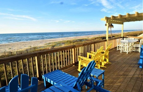East End House | Beach Front house, Hot Tub, Game Room, Dog friendly, Fenced Yard! Gear credits!