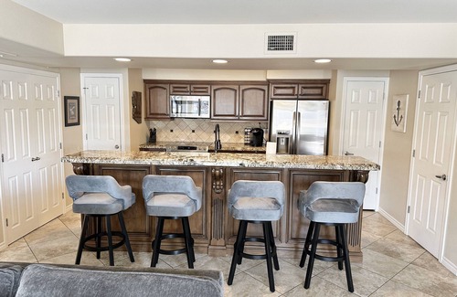 Lake Havasu City Condo | Beach Front Luxury Condo near Lake Havasu's London Bridge